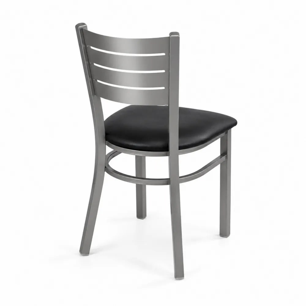 Chaise en métal avec siège en cuir synthétique noir