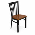 Chaise en métal avec assise en bois